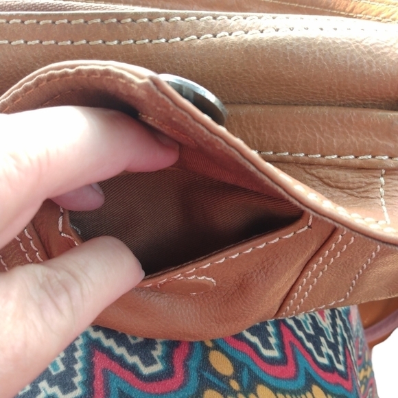 Vintage Wilson's Leather Tan-White Stitch Pocketed Magnetic/Zip Shoulder Purse - Picture 4 of 9